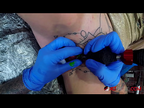 ❤️ Sully Savage oo aad u tattooed ayaa Kintirkeeda ku sawirtay tattoo ☑ Muqaal dabada %so.sayhentai.ru ❤